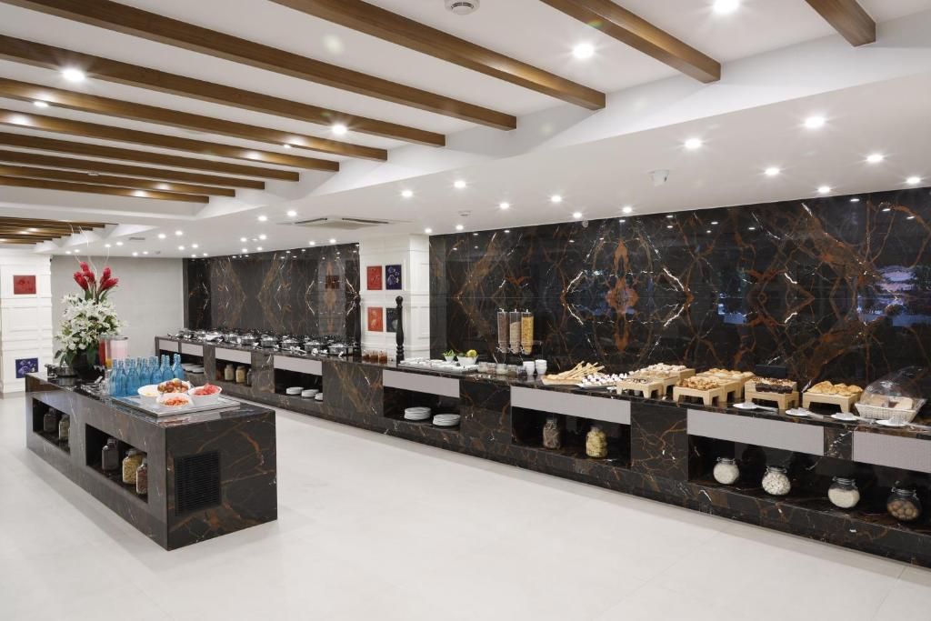 Sobit Sarovar Portico фото 47