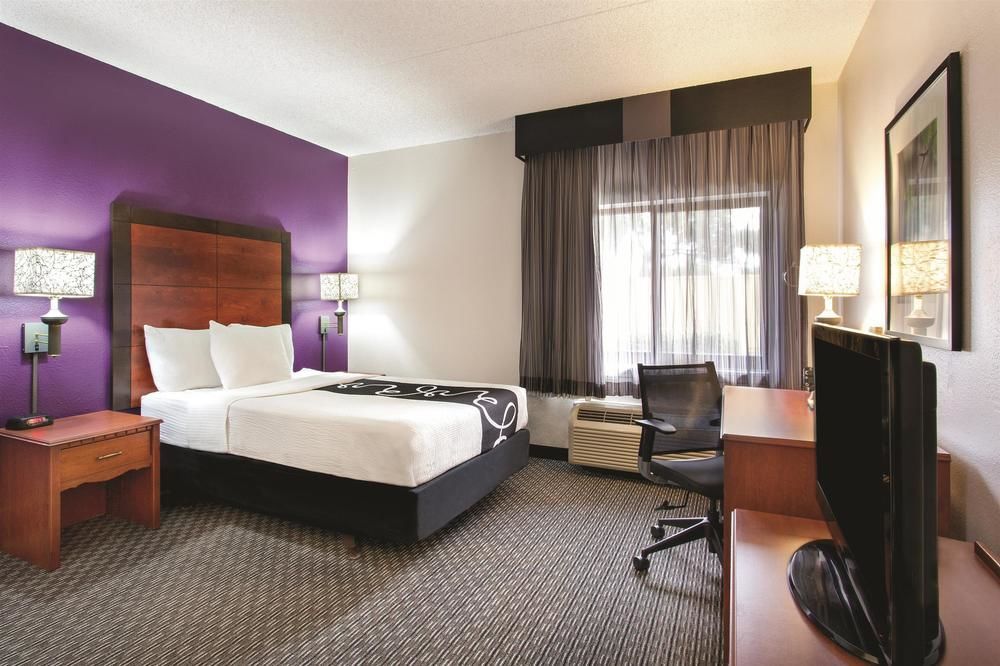 La Quinta Inn & Suites Miami Airport East фото 40
