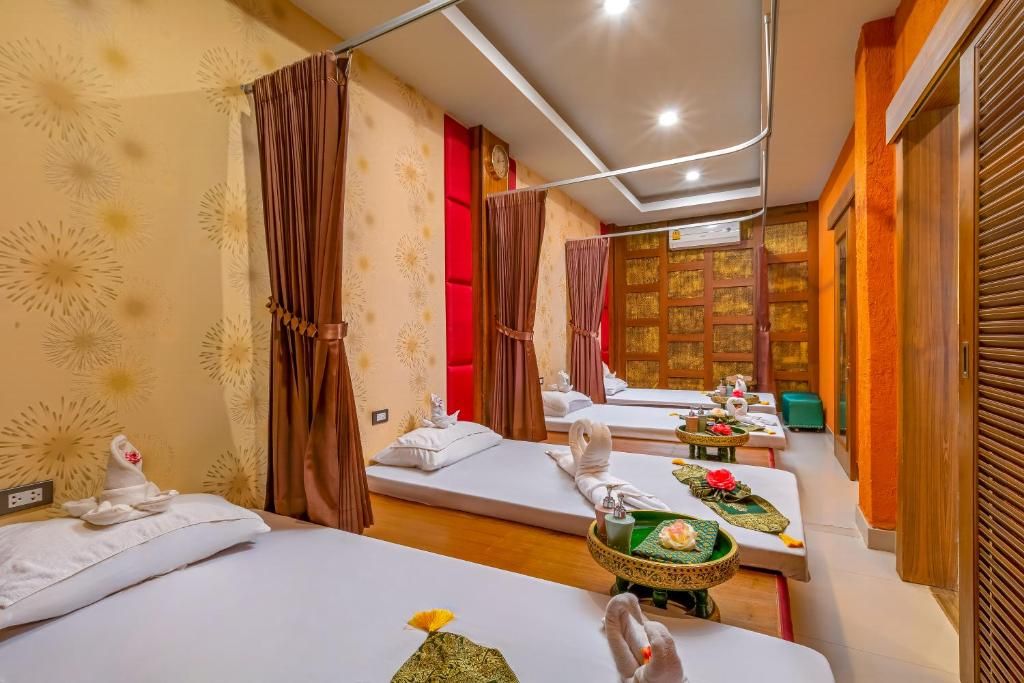 Quality Resort and Spa Patong Beach фото 65