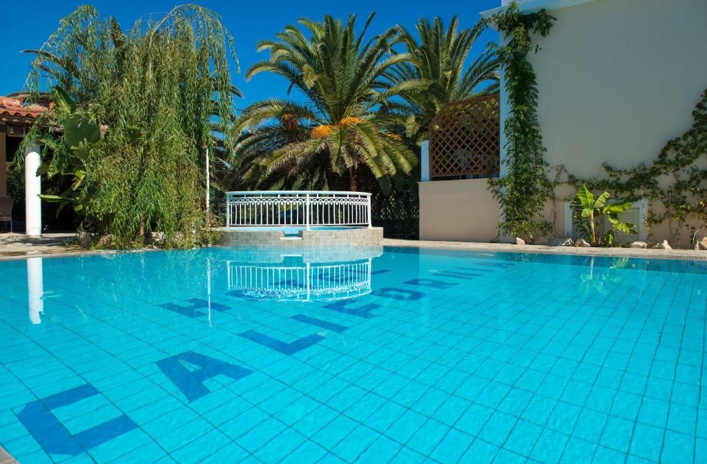 California Beach Hotel фото 6
