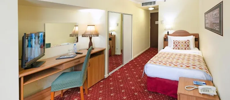 Фото отеля Ani Plaza Hotel
