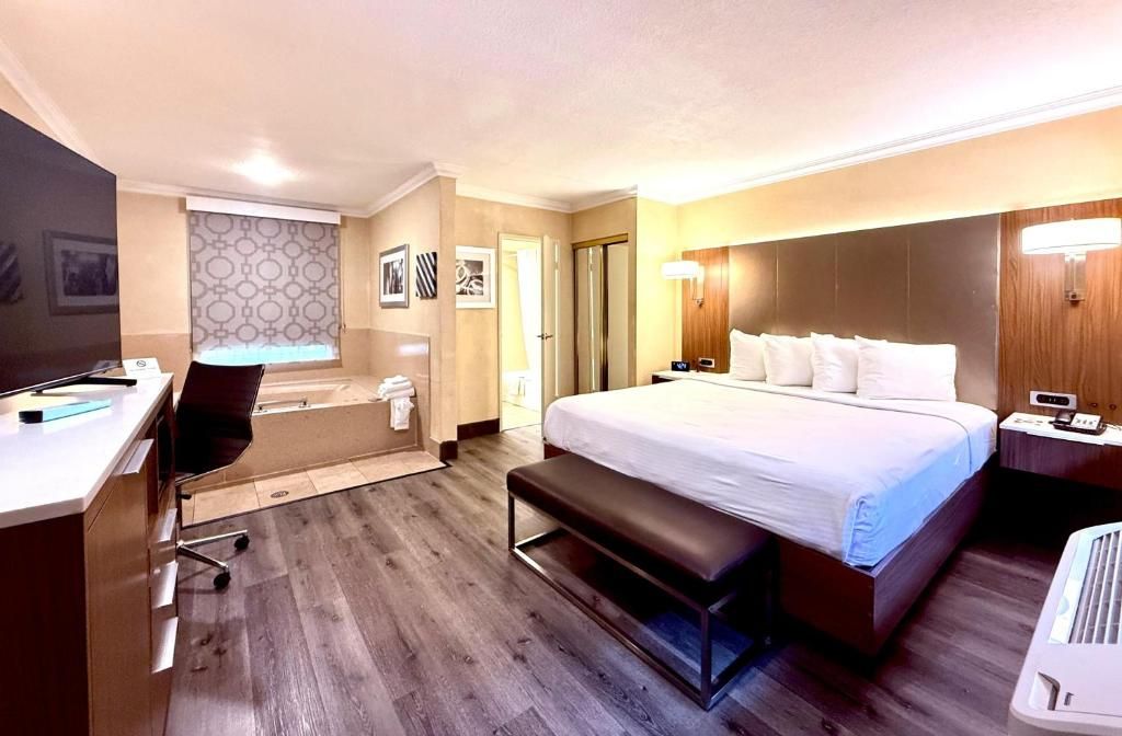 Best Western Hollywood Plaza Inn - Hollywood Walk of Fame Hotel - LA фото 59