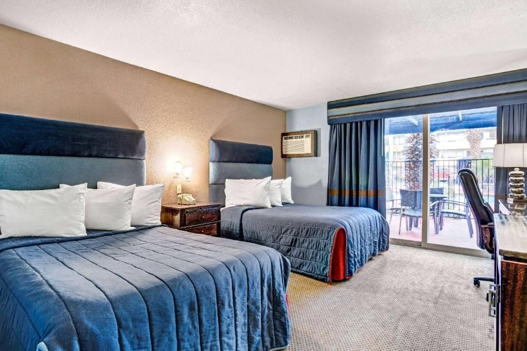 Travelodge Center Strip фото 48