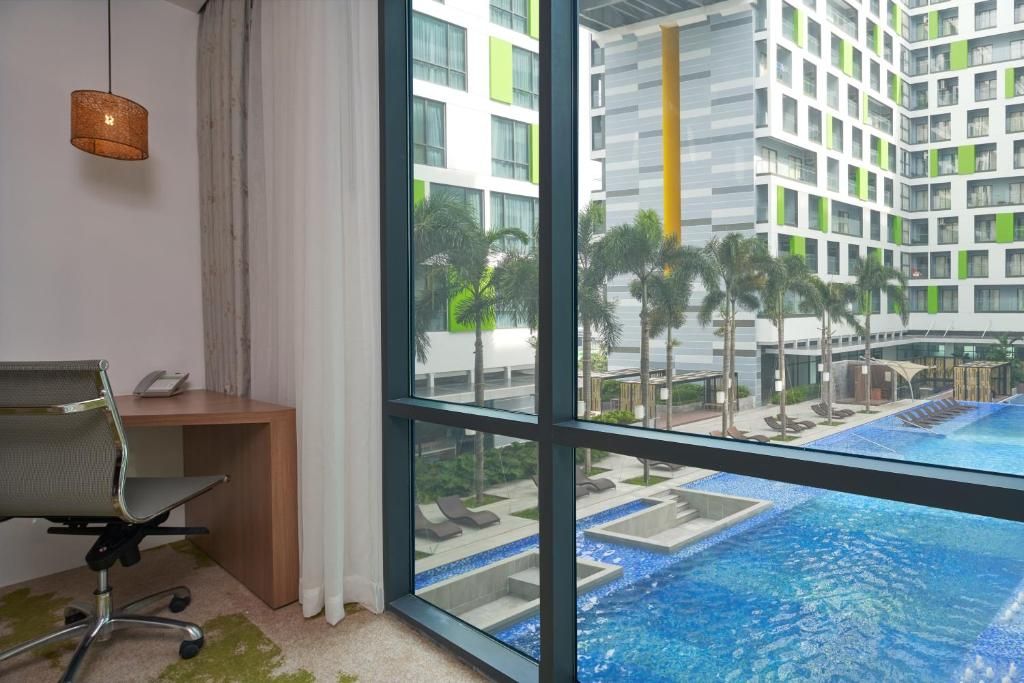Holiday Inn & Suite Saigon Airport фото 47