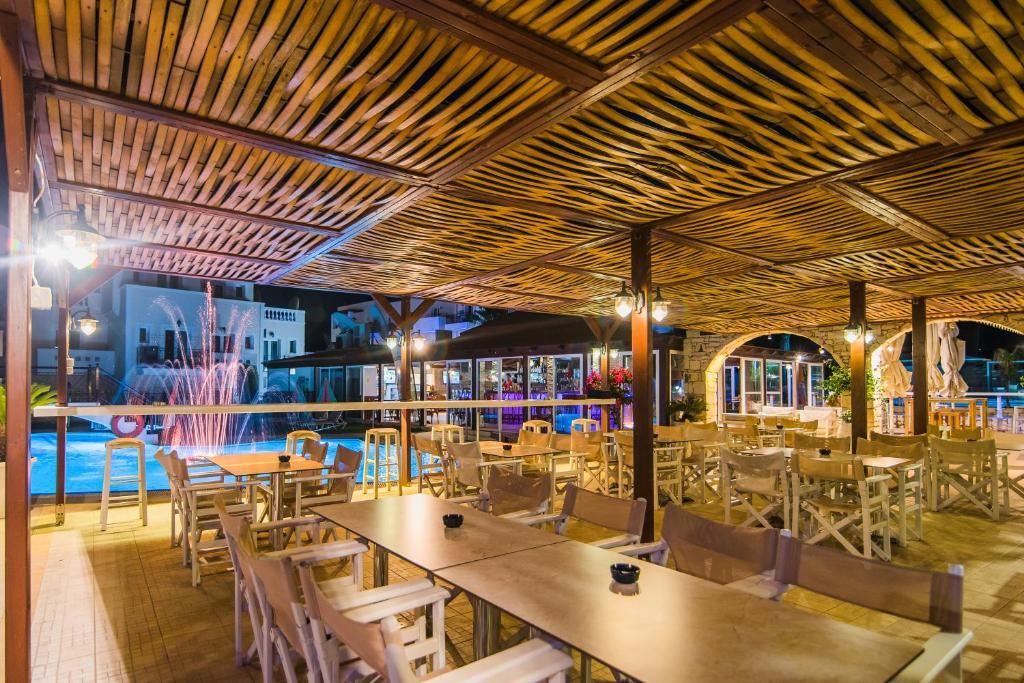 Yiannis Manos Hotel фото 14