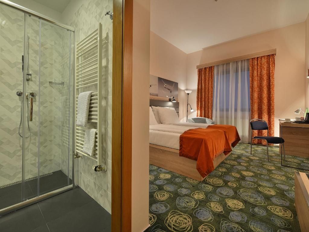 Ramada Airport Hotel Prague фото 45
