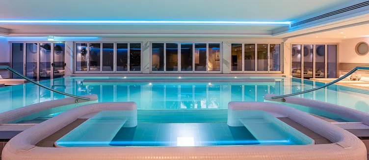 Фото отеля Crowne Plaza Limassol