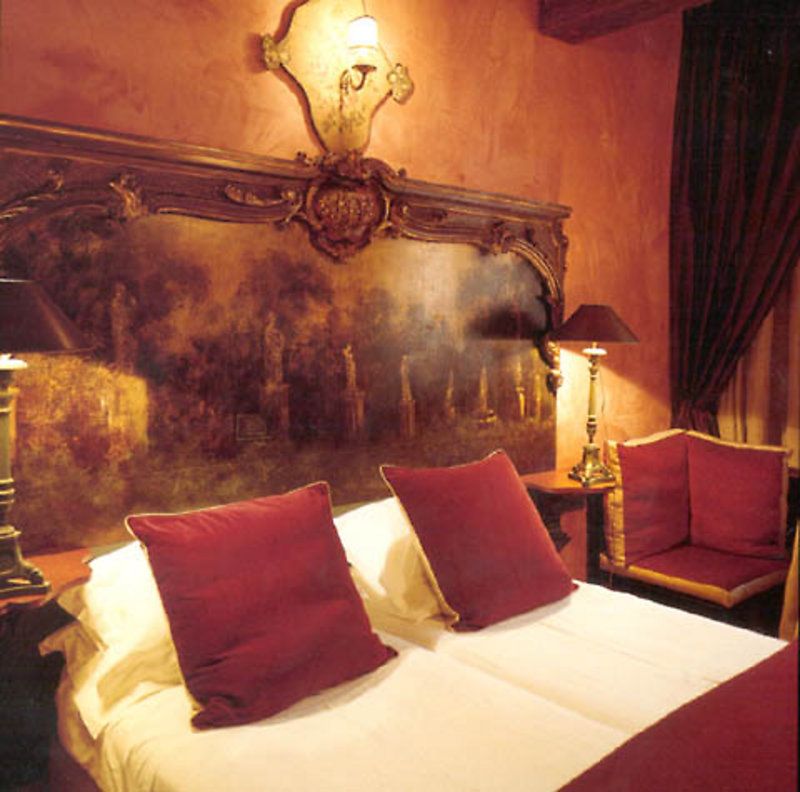 Hotel Cour Des Loges фото 31