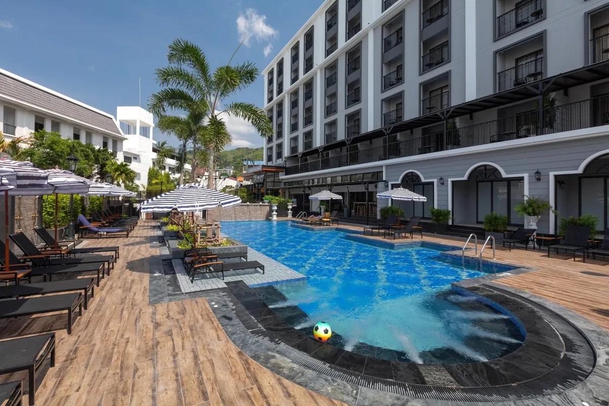 Sawaddi Patong Resort & Spa by Tolani фото 1