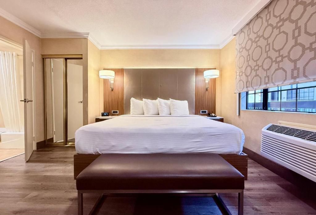 Best Western Hollywood Plaza Inn - Hollywood Walk of Fame Hotel - LA фото 60