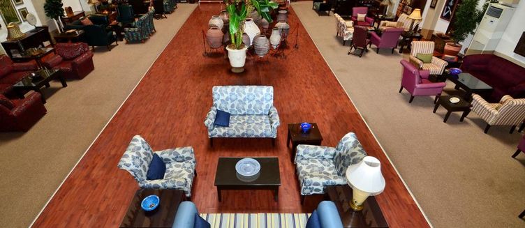 Фото отеля Royal Garden Suit Hotel
