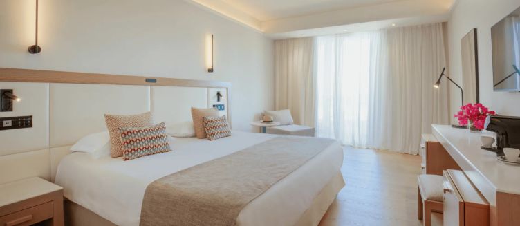 Фото отеля Golden Coast Beach Hotel