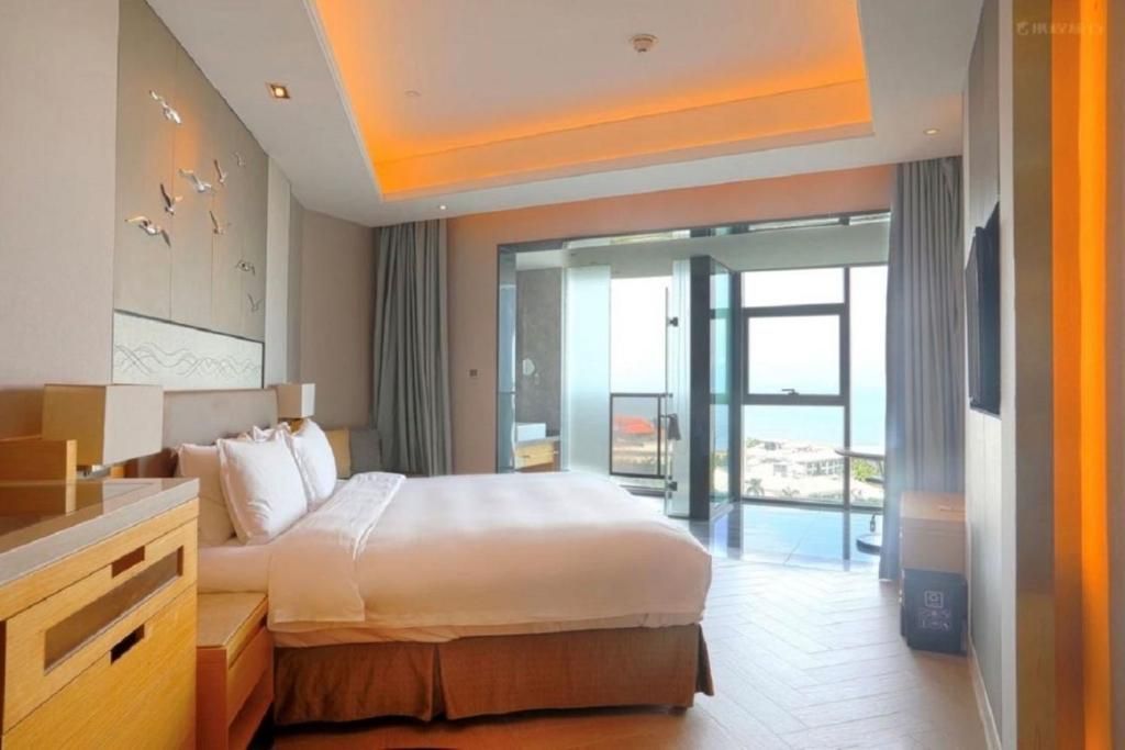 Holiday Inn Haikou West Coast by IHG фото 2