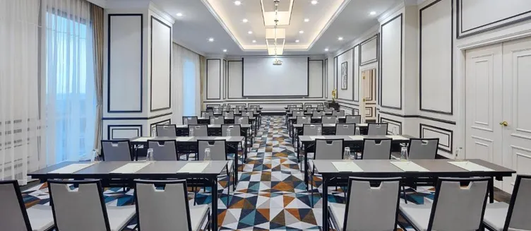 Фото отеля Vinpearl Empire Nha Trang