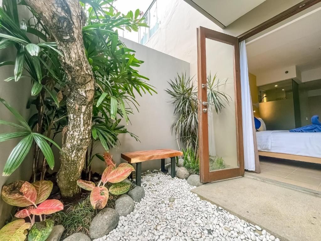 Kuta Beach Hotel фото 33
