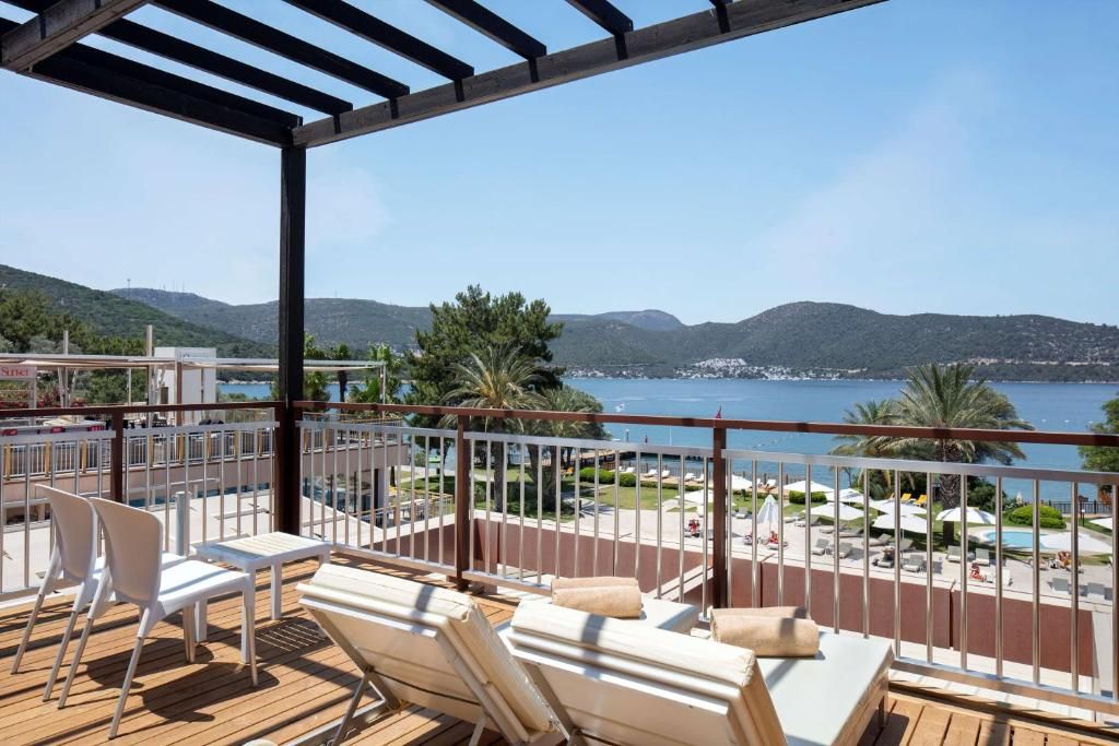 DoubleTree by Hilton Bodrum Isil Club Resort фото 107