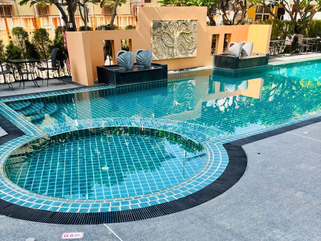 Crown Pattaya Beach Hotel фото 24