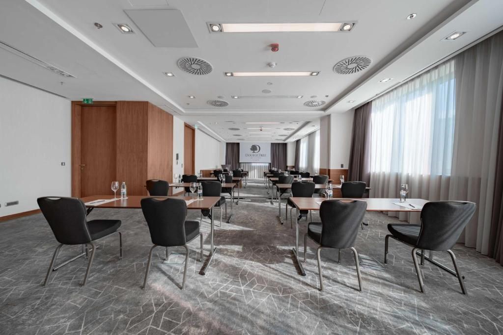 DoubleTree by Hilton Zagreb фото 44