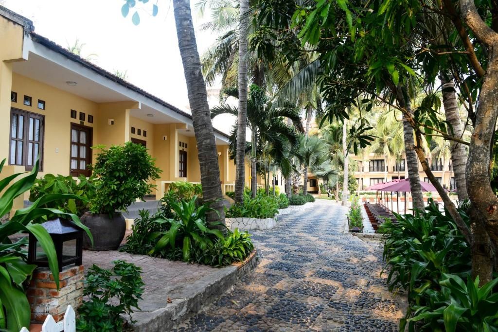 Hon Rom Central Beach Resort фото 24