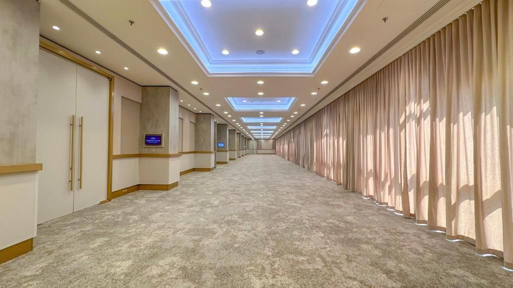 Crowne Plaza Bahrain фото 51