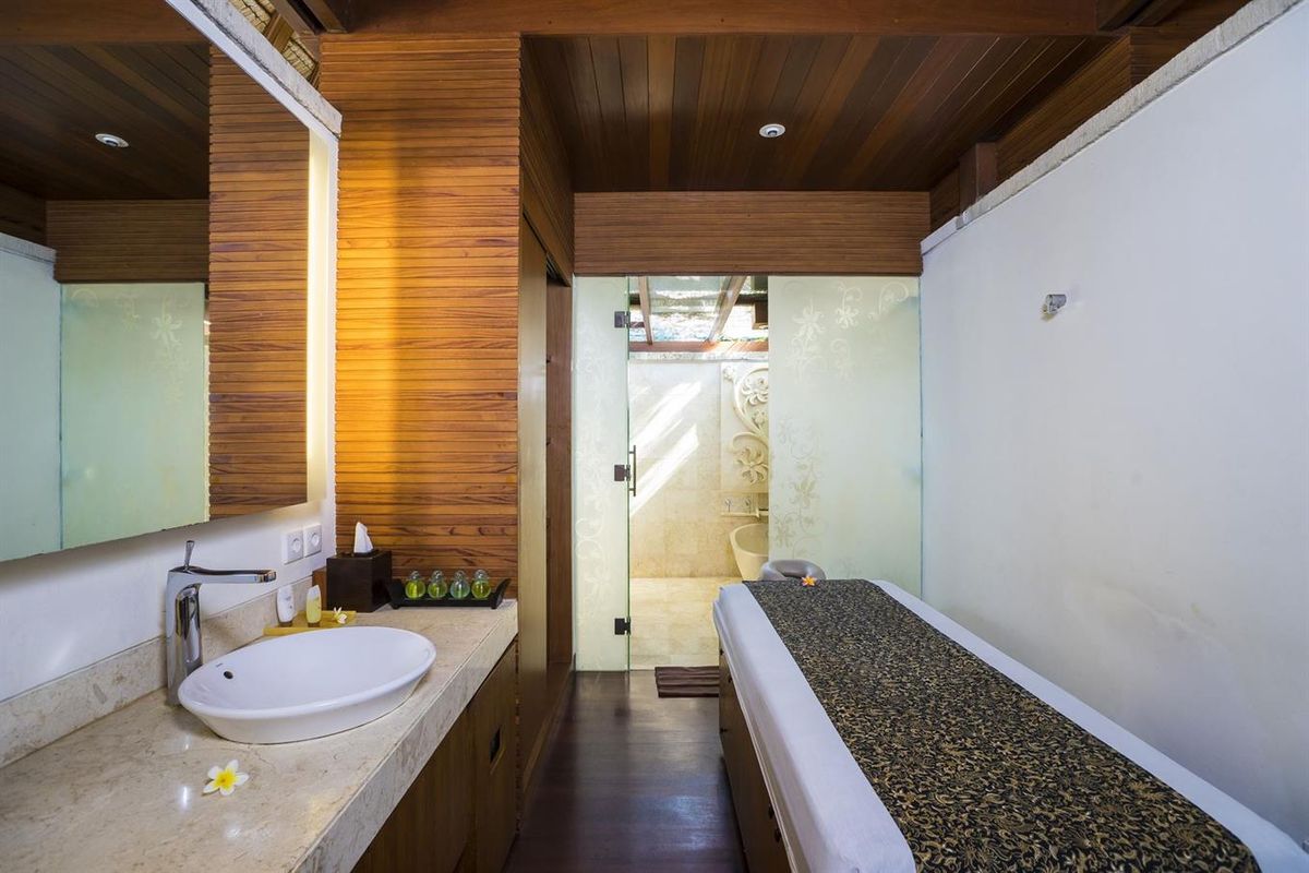 Nusa Dua Beach Hotel & Spa фото 26