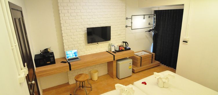 Фото отеля Forty Winks Phuket Hotel