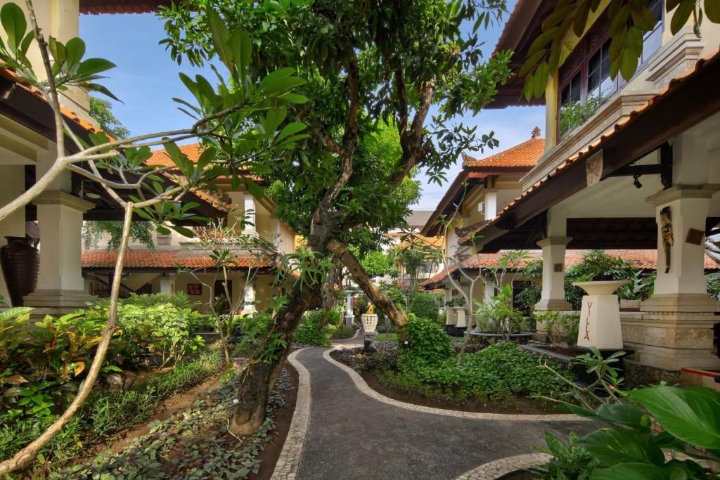 Royal Tunjung Hotel & Villa Legian фото 69