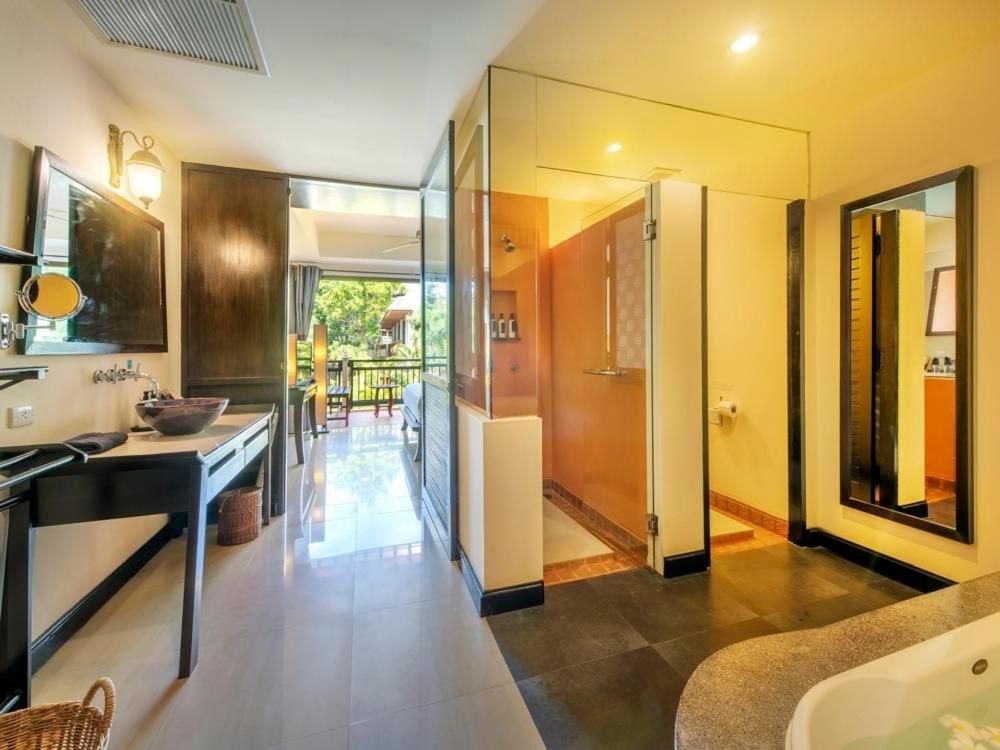 Lanta Cha Da Beach Resort and Spa фото 69