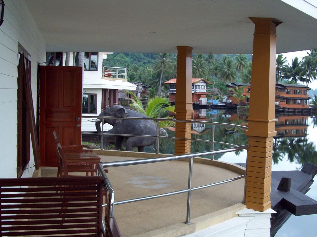 Aunchaleena Beach Front Resort фото 33