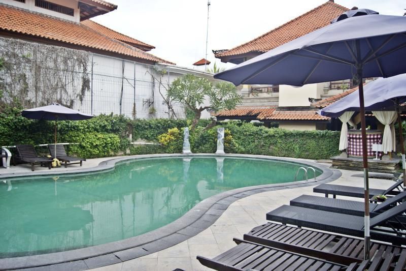 Royal Tunjung Hotel & Villa Legian фото 6