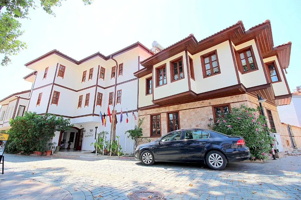 Karyatit Hotel фото 0