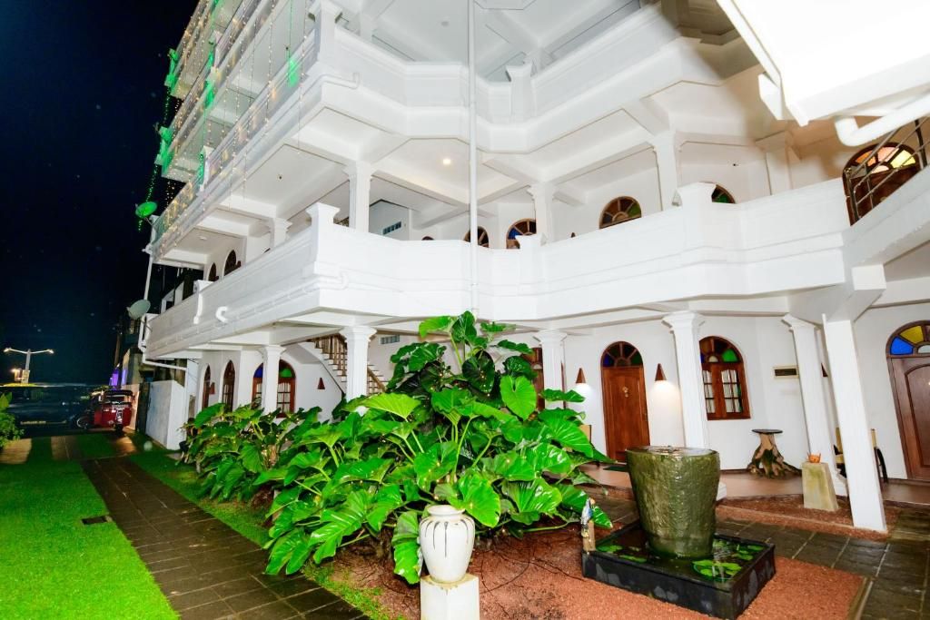 Royal Beach Hotel фото 61