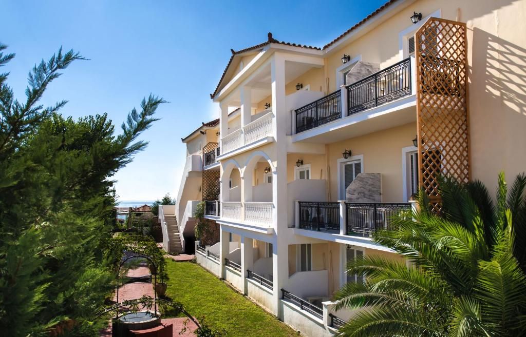 California Beach Hotel фото 4