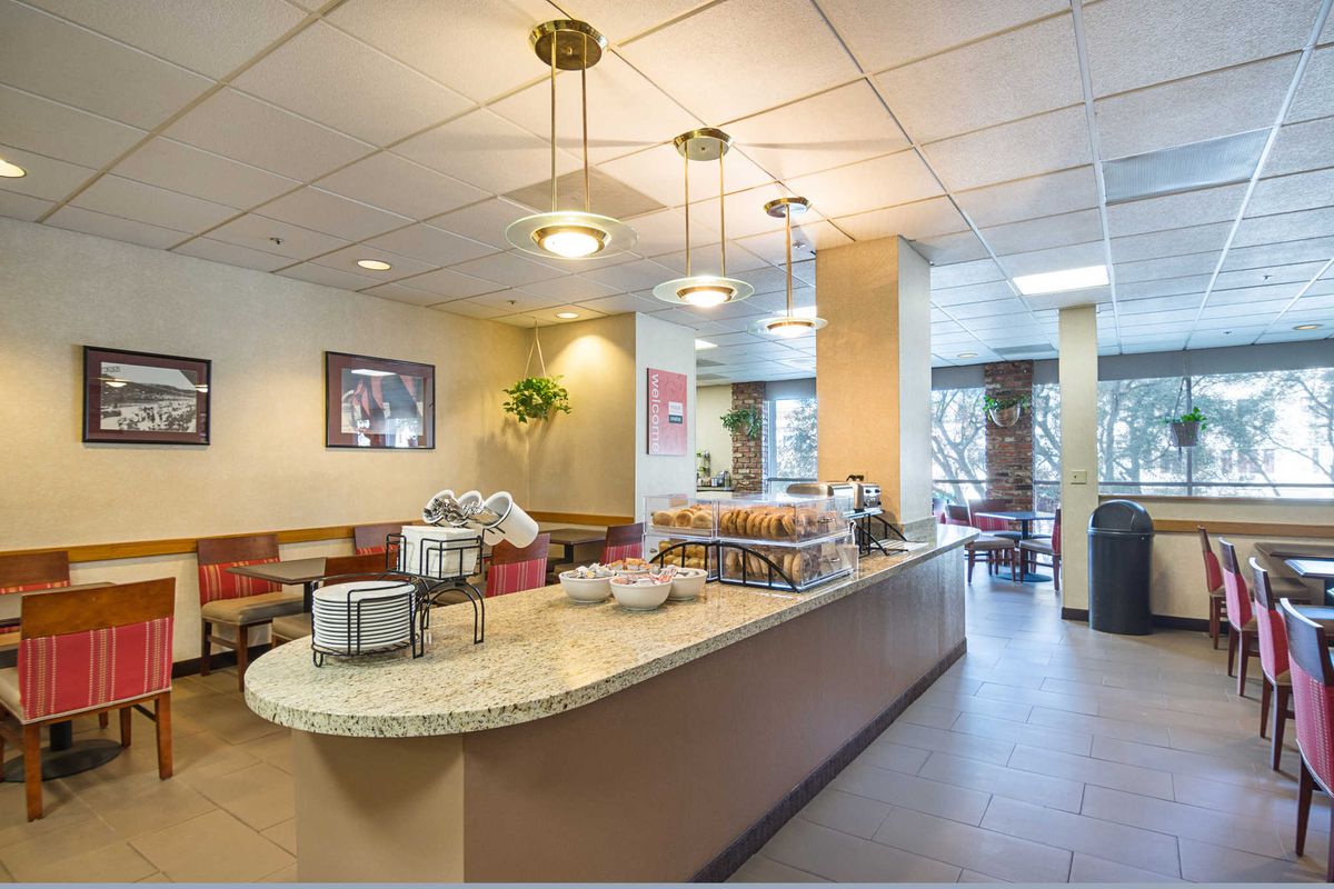 Comfort Inn By the Bay фото 34