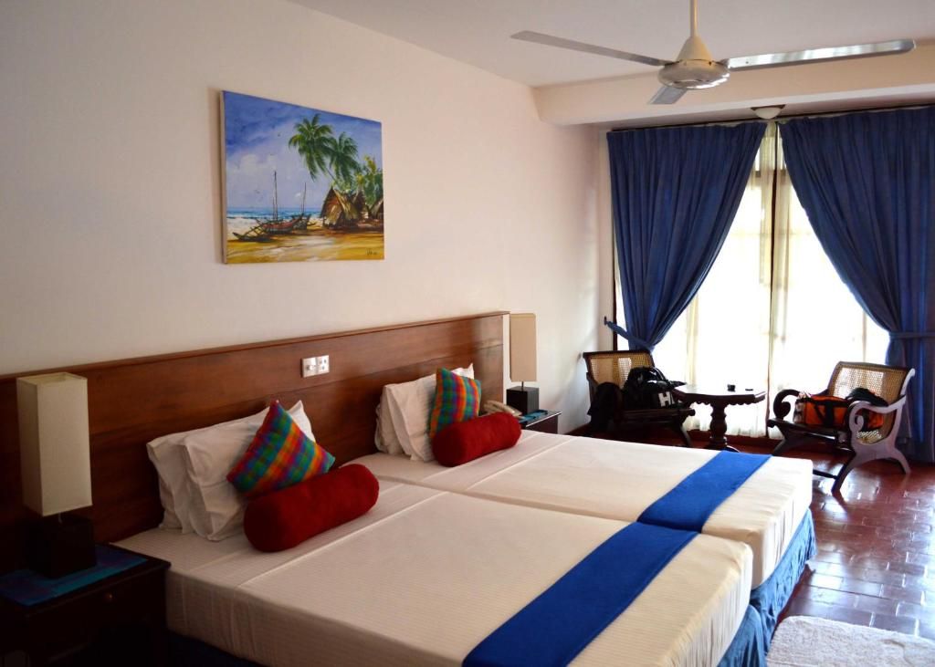 Catamaran Beach Hotel фото 2