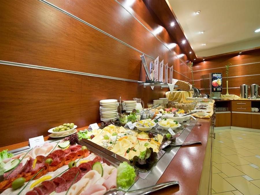 Ramada Airport Hotel Prague фото 8
