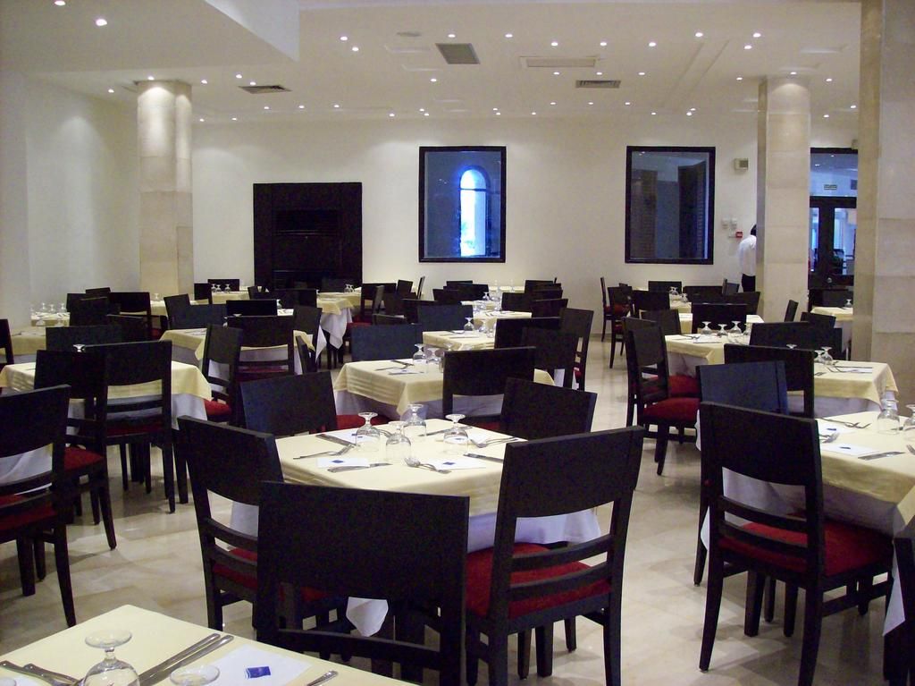 Hotel La Couronne фото 46