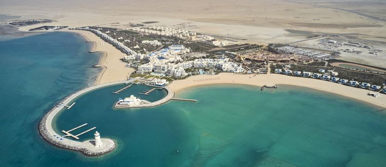 Фото отеля Hilton Salwa Beach Resort & Villas