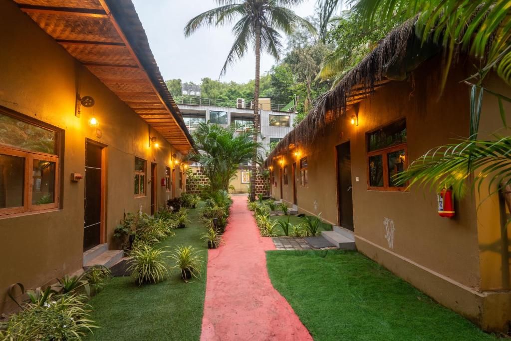 Amadi Beach Front Resort фото 44
