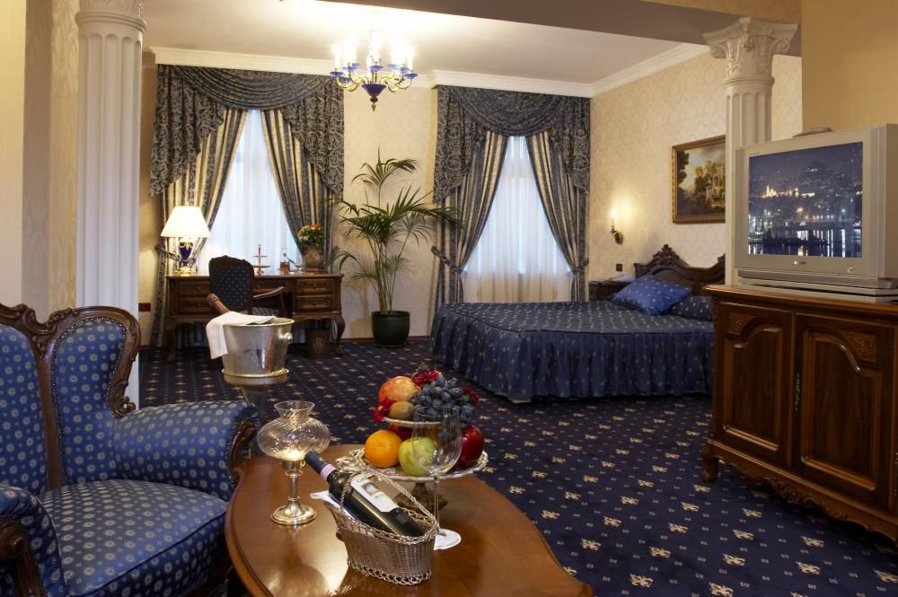 Grand Hotel London фото 4