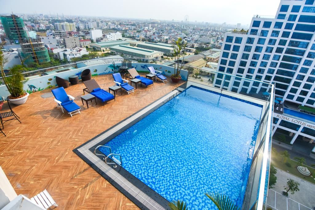 Ritzy Hotel фото 3