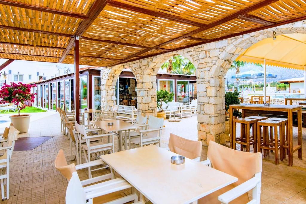 Yiannis Manos Hotel фото 15