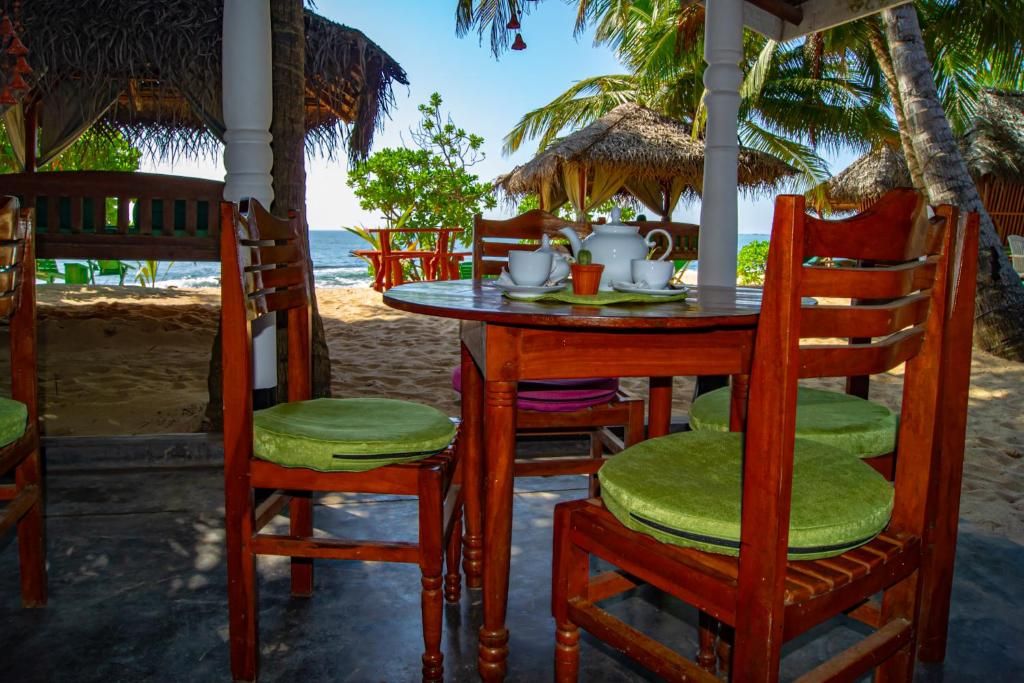Ibis Guesthouse & Bungalows фото 13