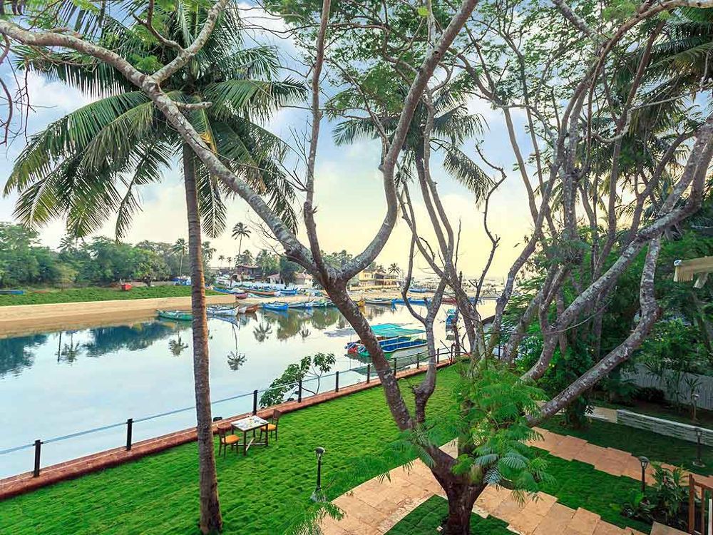 Acron Waterfront Resort фото 45