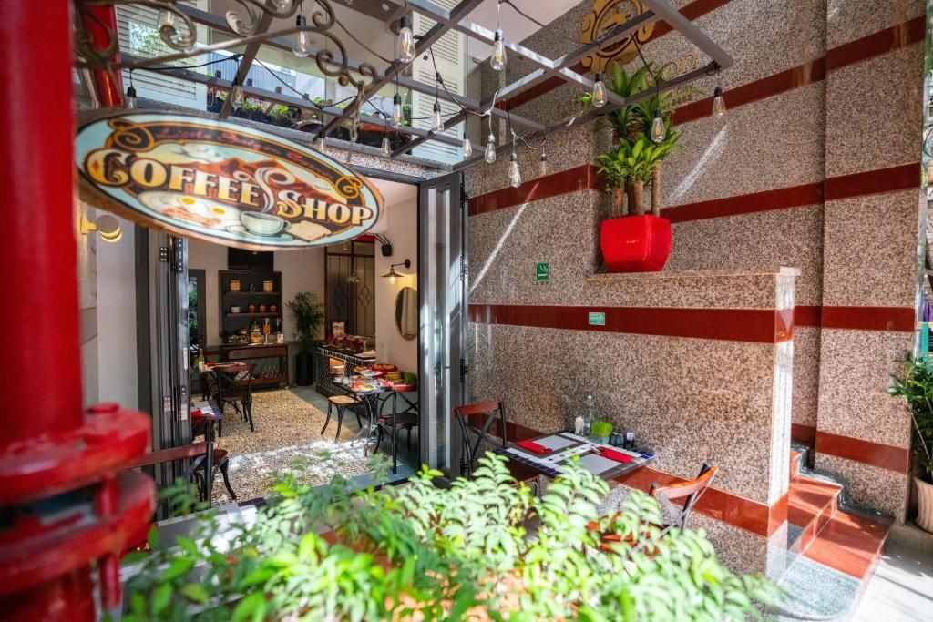 Little Saigon Boutique Hotel фото 11