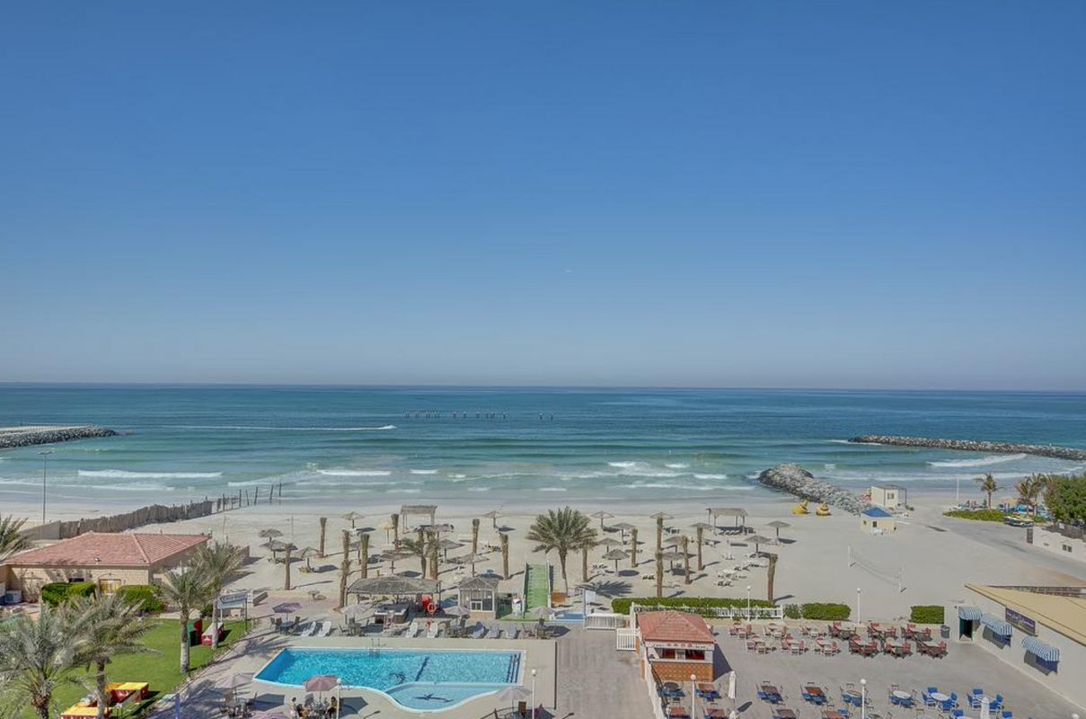 Ajman Beach Hotel фото 2