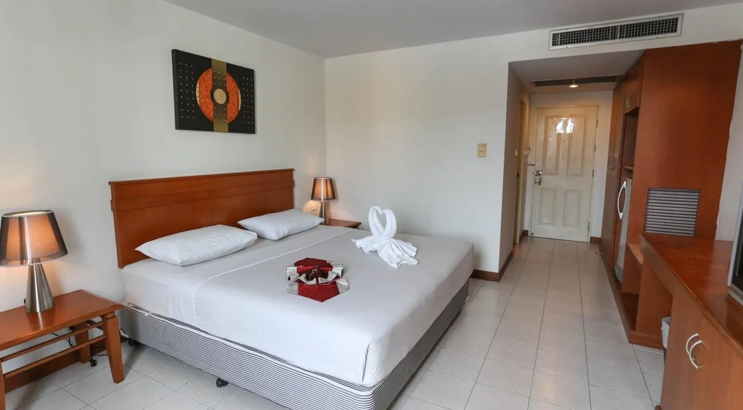 Crown Pattaya Beach Hotel фото 2
