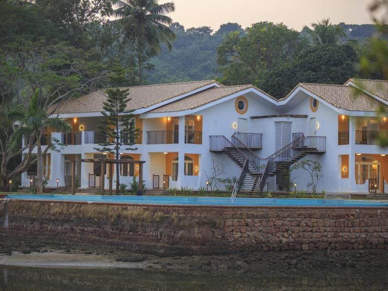 Acron Waterfront Resort фото 6