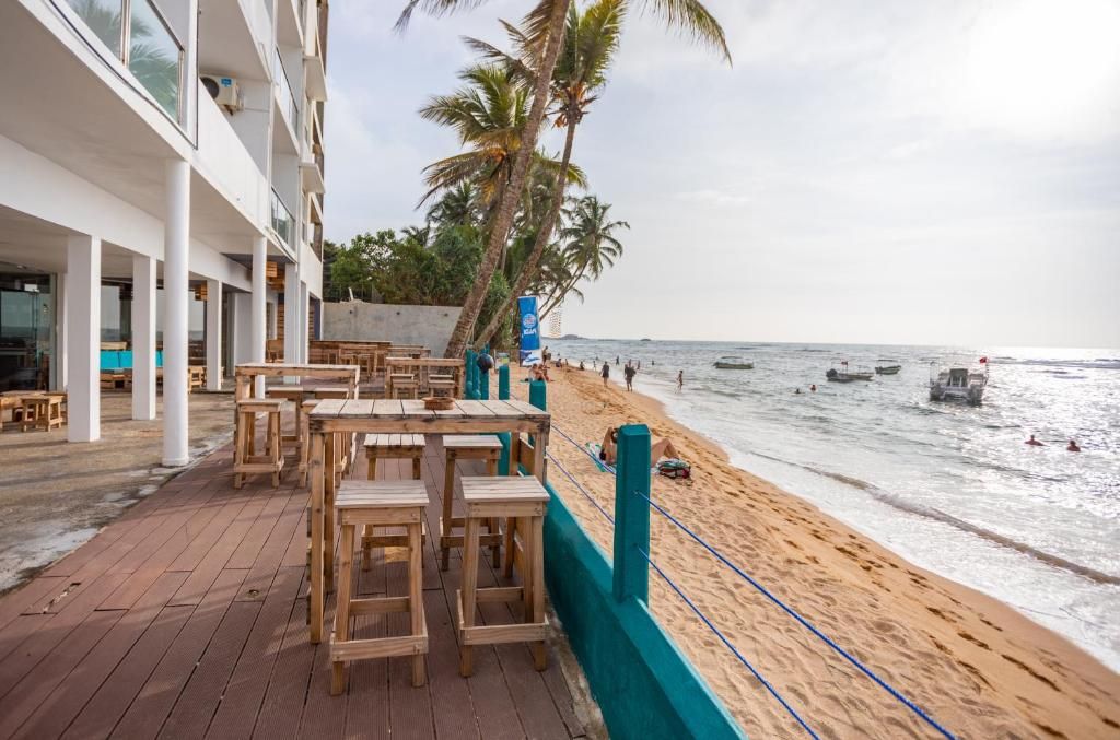 Hikkaduwa Beach Hotel фото 12