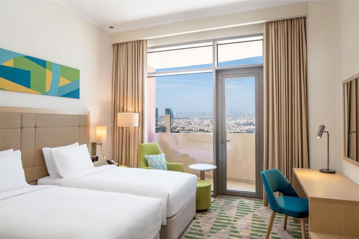 Holiday Inn & Suites Dubai Science Park фото 3